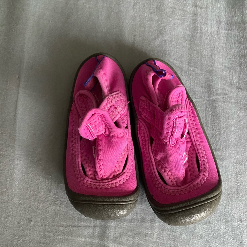 Toddler/baby girl water shoes. Size 5/6